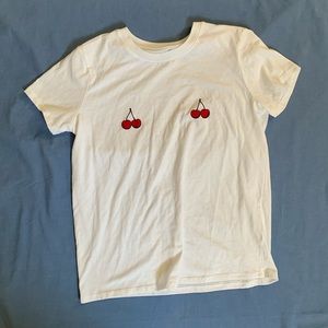 🍓SHIRTS 2/$20🍓 Graphic tee